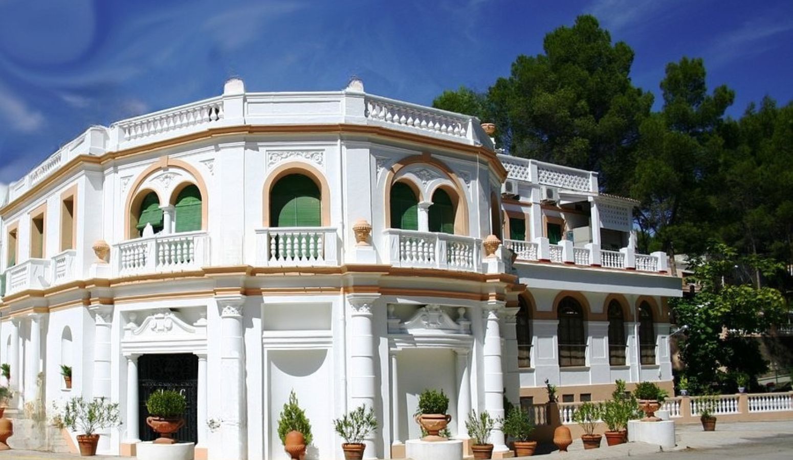 verano-familias-en-cofrentes-Complejo Turístico del Balneario de Cofrentes o Hotel Rural Torralba